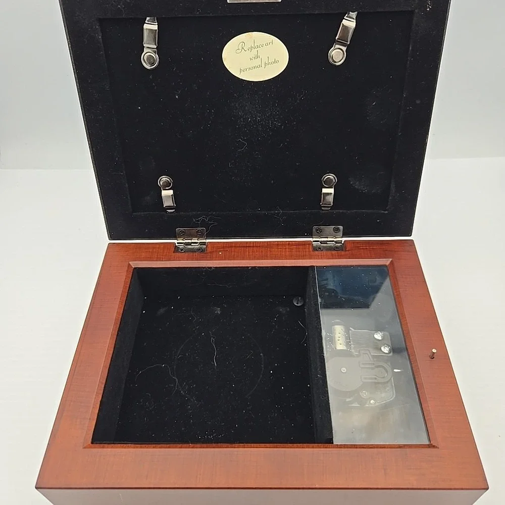 Watchful Birds Woodgrain‎ Inspirational Traditional Music Box—Amazing Grace